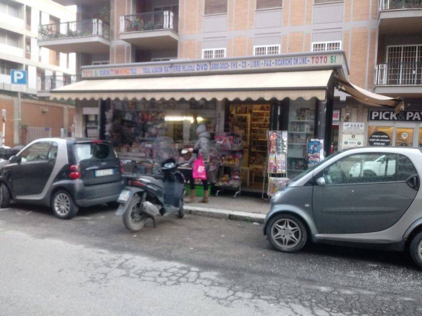 Locale commerciale via della madonna del riposo, gregorio vii - piccolomini, roma