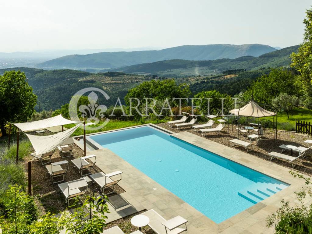 Tenuta di charme panoramica in collina a Firenze