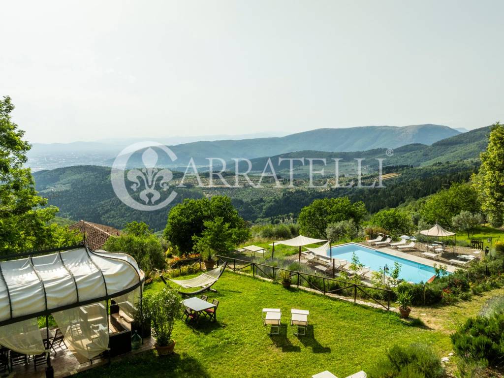 Tenuta di charme panoramica in collina a Firenze