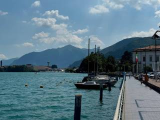 Lungo lago Lovere