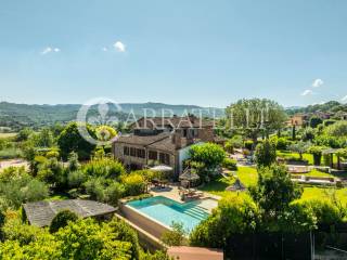 Meraviglioso casale con piscina e terreno