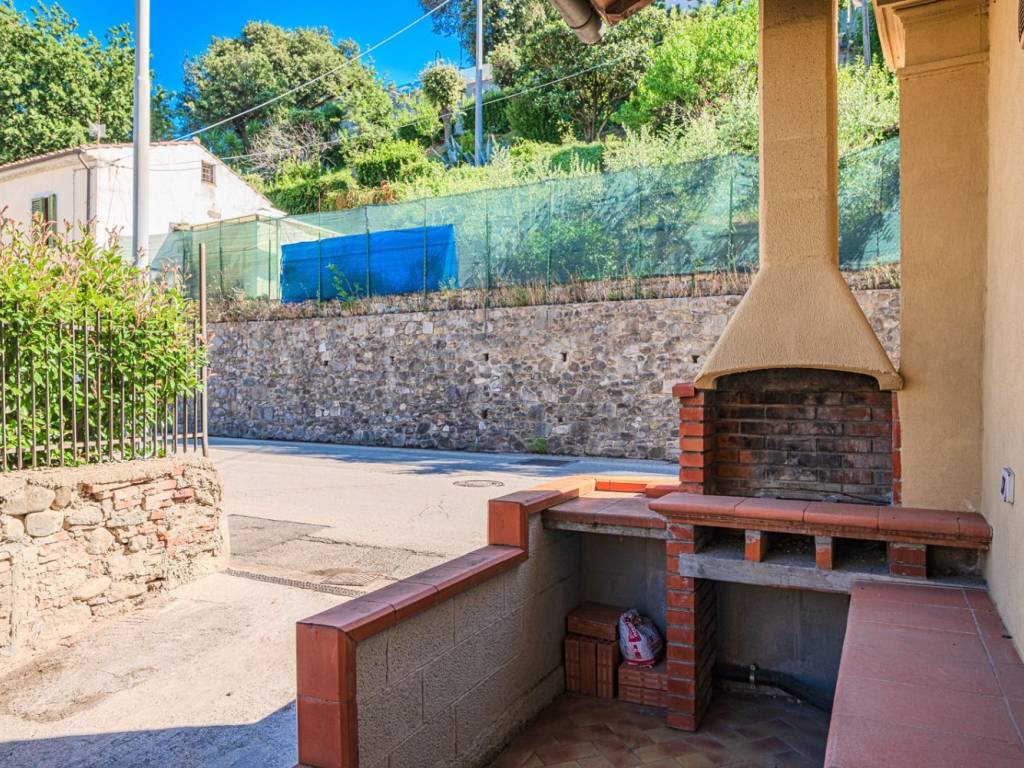 Resede frontale con Barbecue