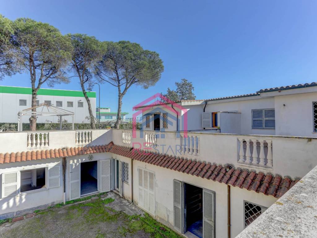 Vendita Villa bifamiliare in via Campobello 50 Pomezia. Da ristrutturare,  posto auto, con terrazza, 163 m², rif. 113303957