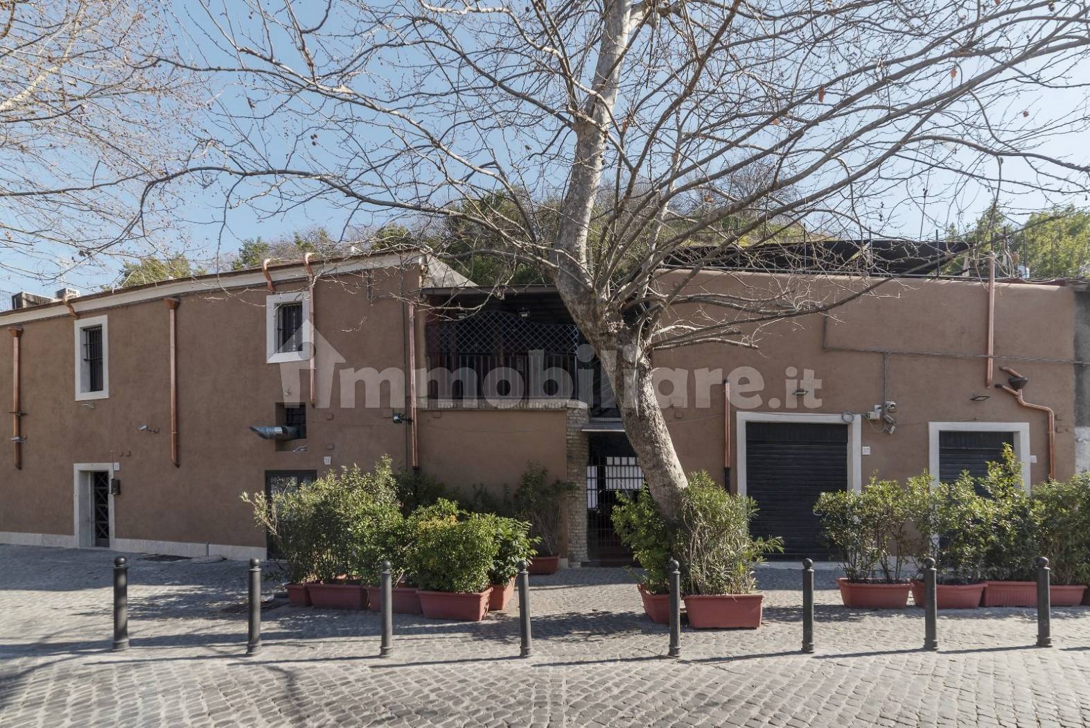 Palazzo - Edificio in vendita a Roma