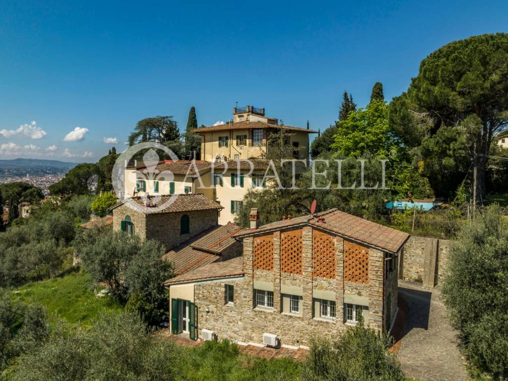 Villa storica con parco a Settignano