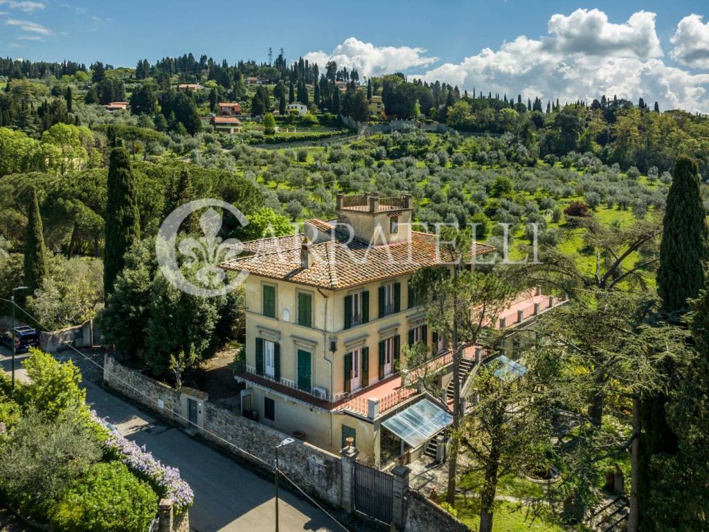 Villa storica con parco a Settignano