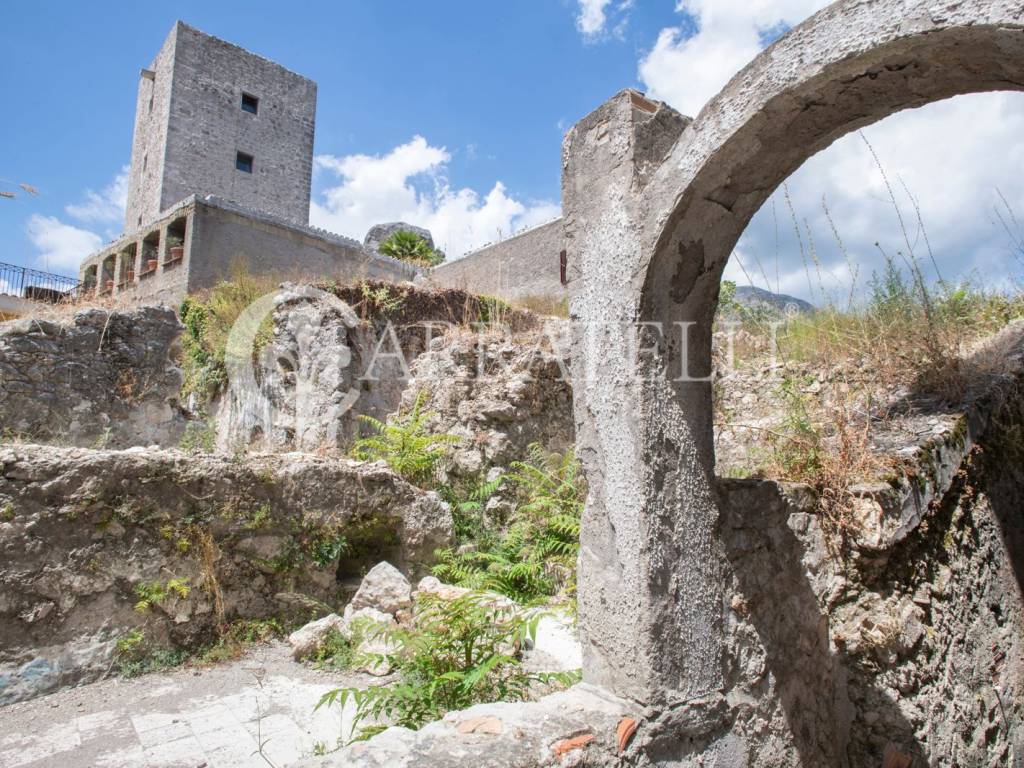 Torre medioevale panoramica A Formia