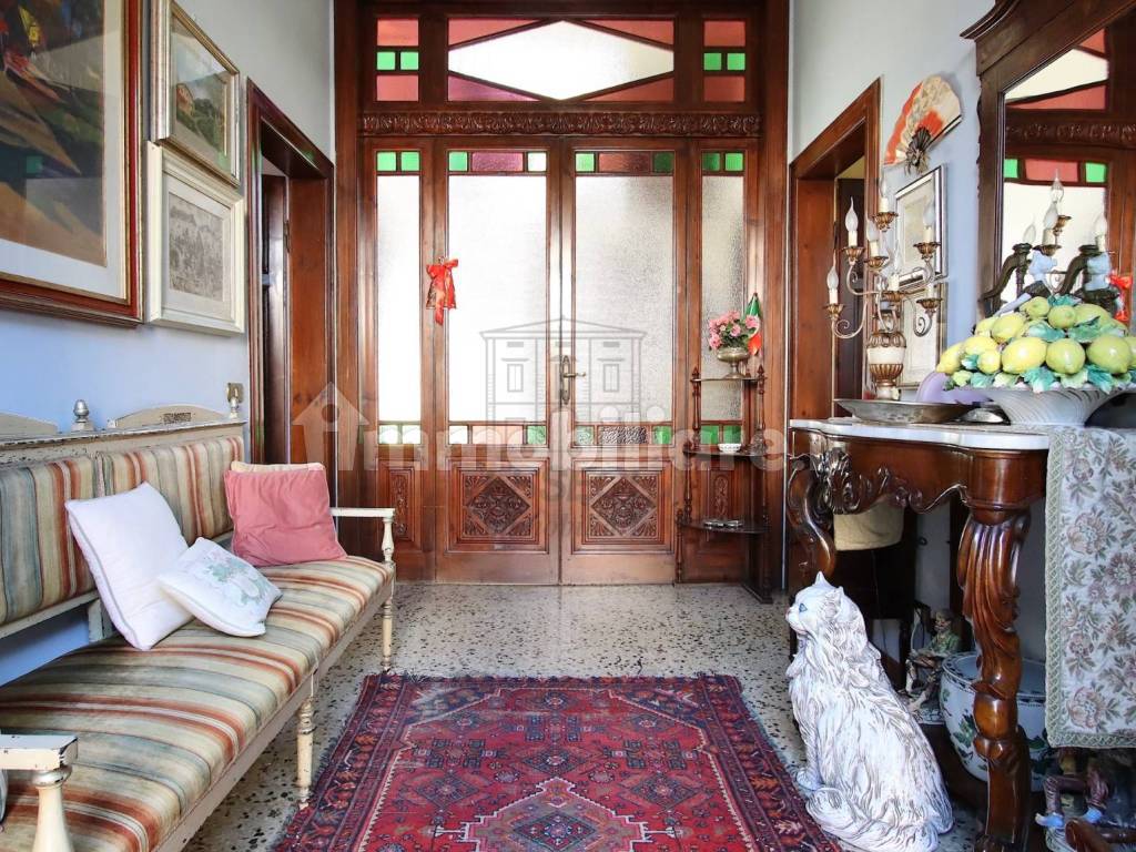 vendesi villa ristrutturata con giardino lucca IMG