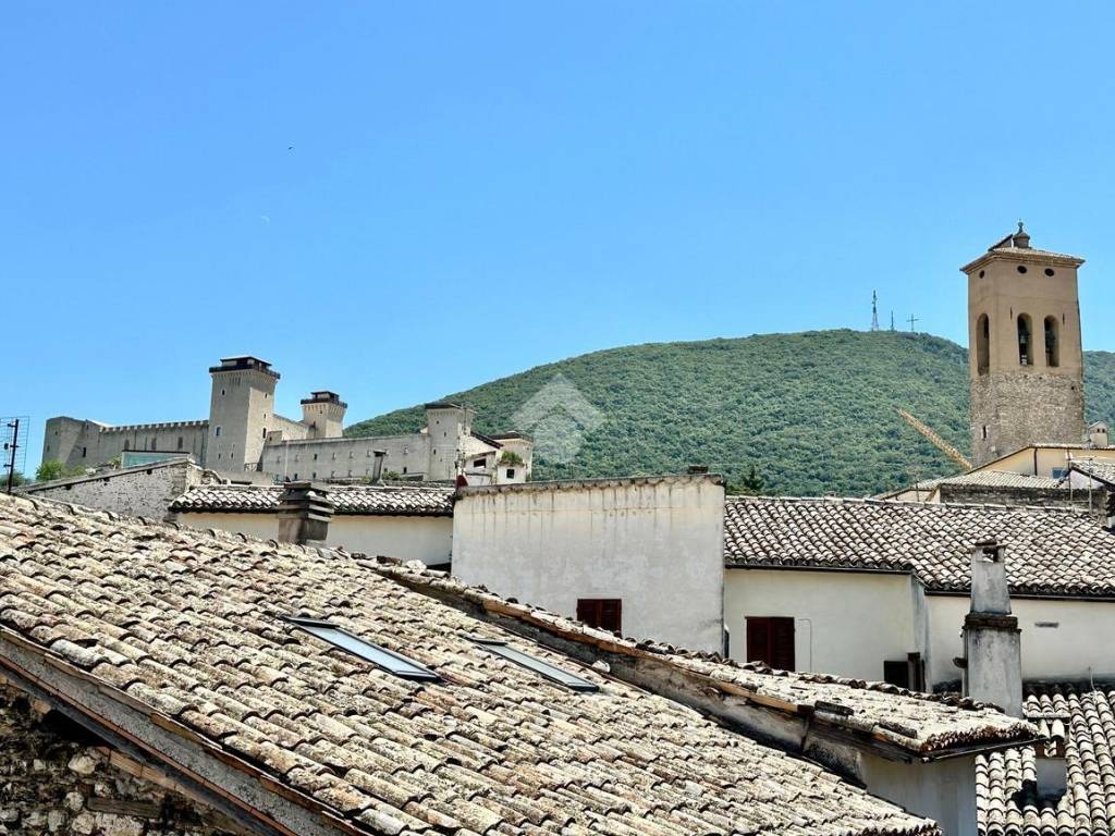 Appartamento via di fontesecca, centro storico, spoleto