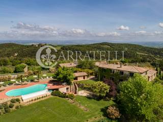 Azienda agricola con ricettivita e piscina a Siena