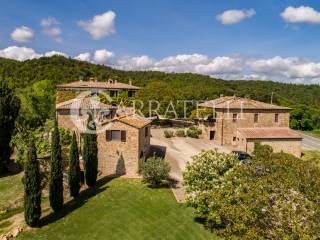 Azienda agricola con ricettività e piscina a Siena