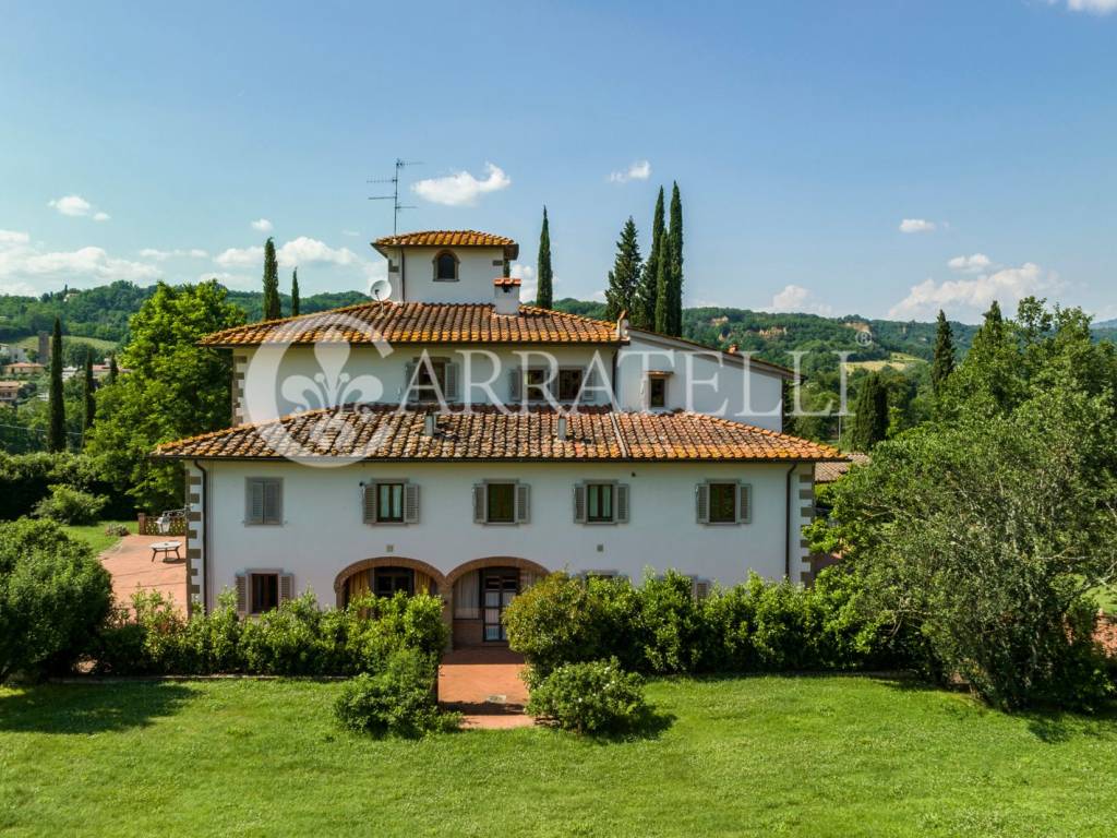 Villa con azienda agricola e ricettivita, Reggello