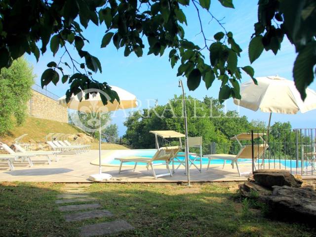 Colline pistoiesi casale con piscina e terreno