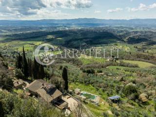 Borgo panoramico con piscina a Loro Ciuffenna