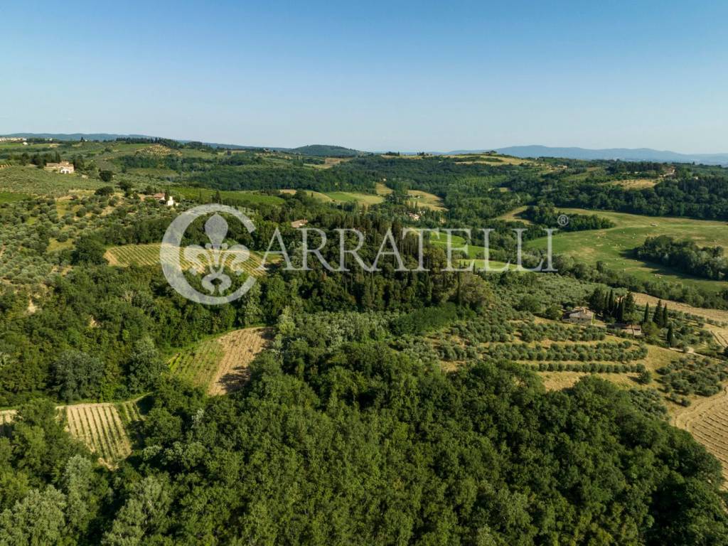 Azienda agricola con terreno e piscina nel Chianti