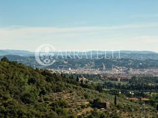 Porzione di villa storica sulle colline di Firenze