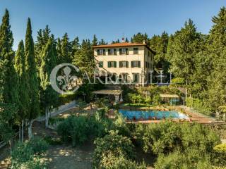 Porzione di villa storica sulle colline di Firenze