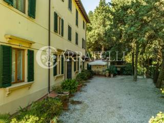 Porzione di villa storica sulle colline di Firenze