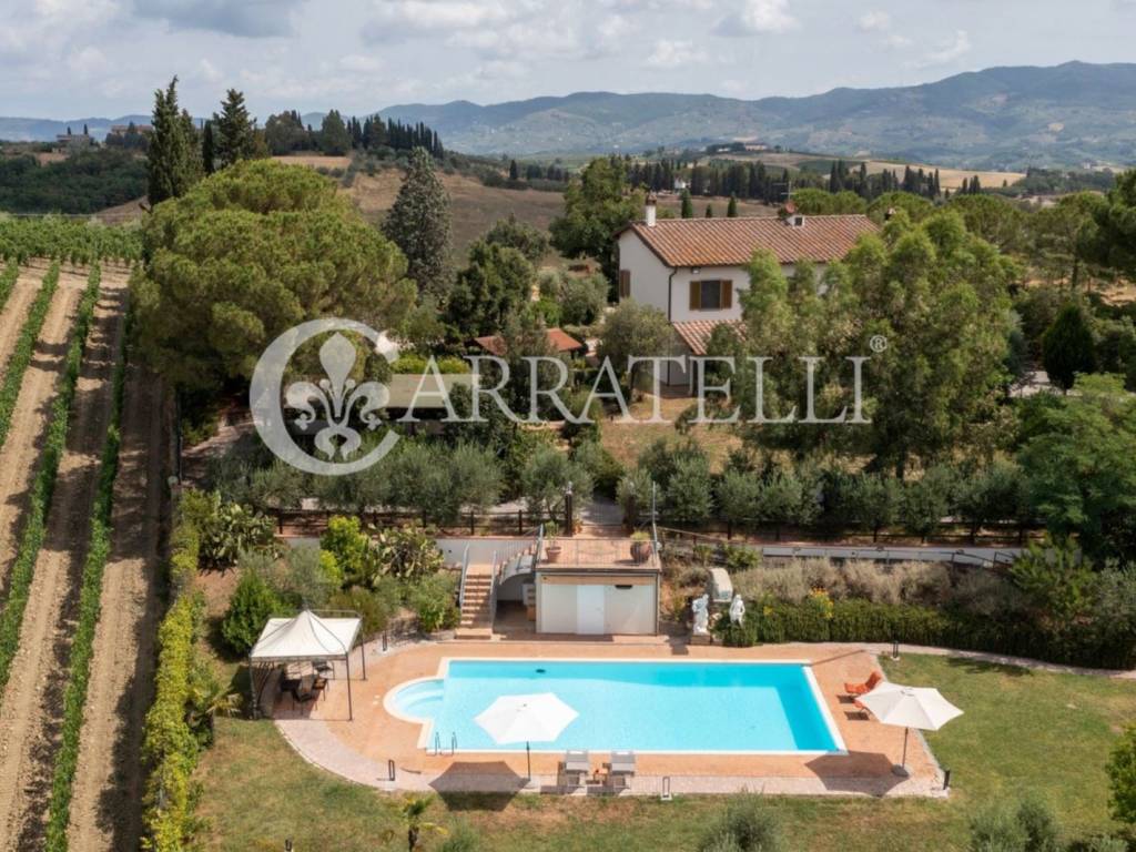 Villa di campagna con piscina e oliveto zona Vinci