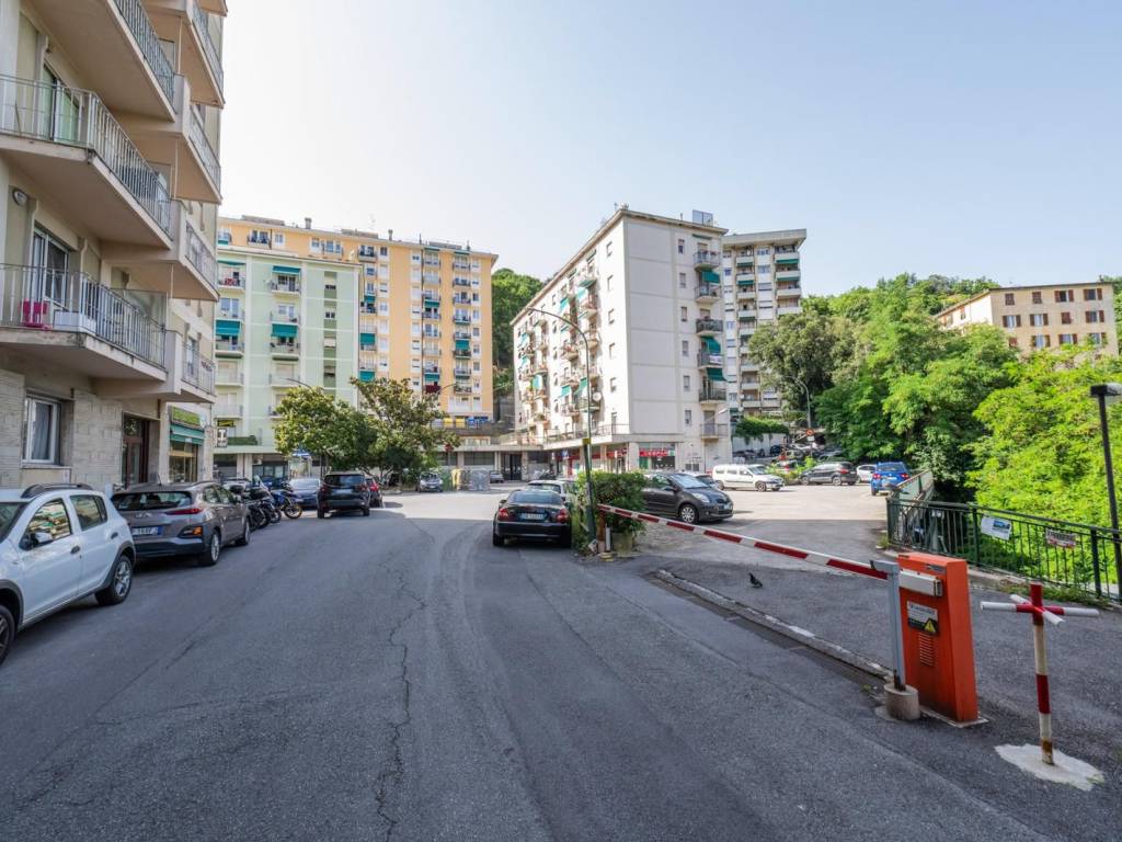 Posto auto - moto via delle ginestre 26, staglieno, genova