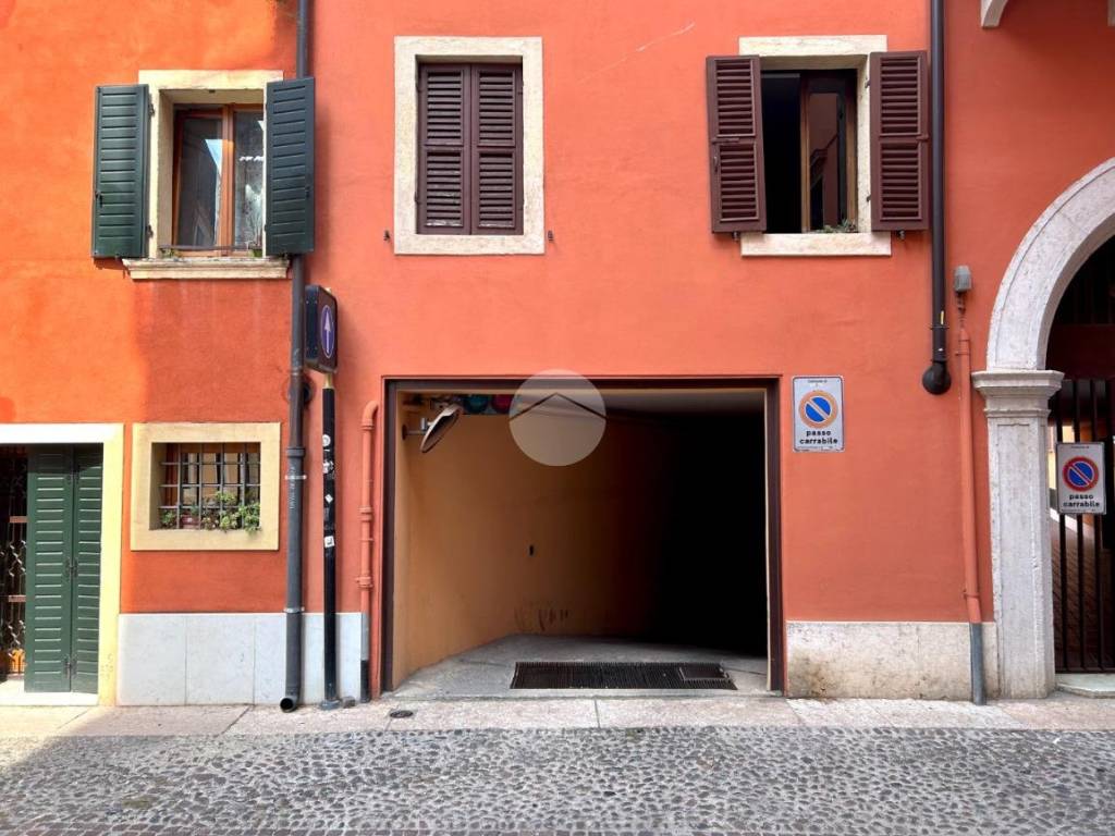 Garage - box via filippini 20, centro storico, verona