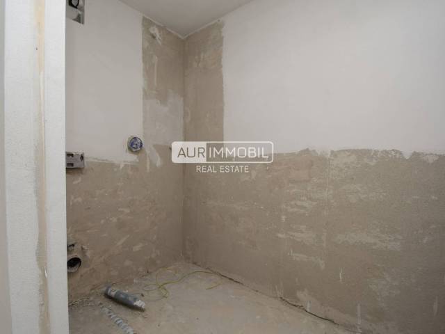 10 AUR1351-05 Bath ensuite web