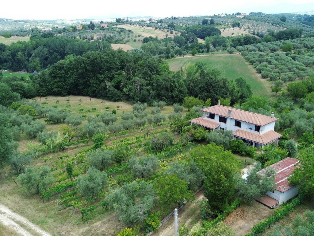 Villa bifamiliare via fonte maraone, fara in sabina