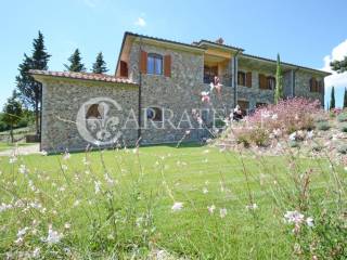 Casale panoramico con piscina