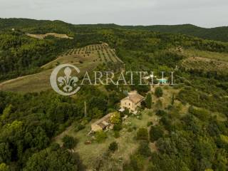 Casale ristrutturato con piscina a Deruta