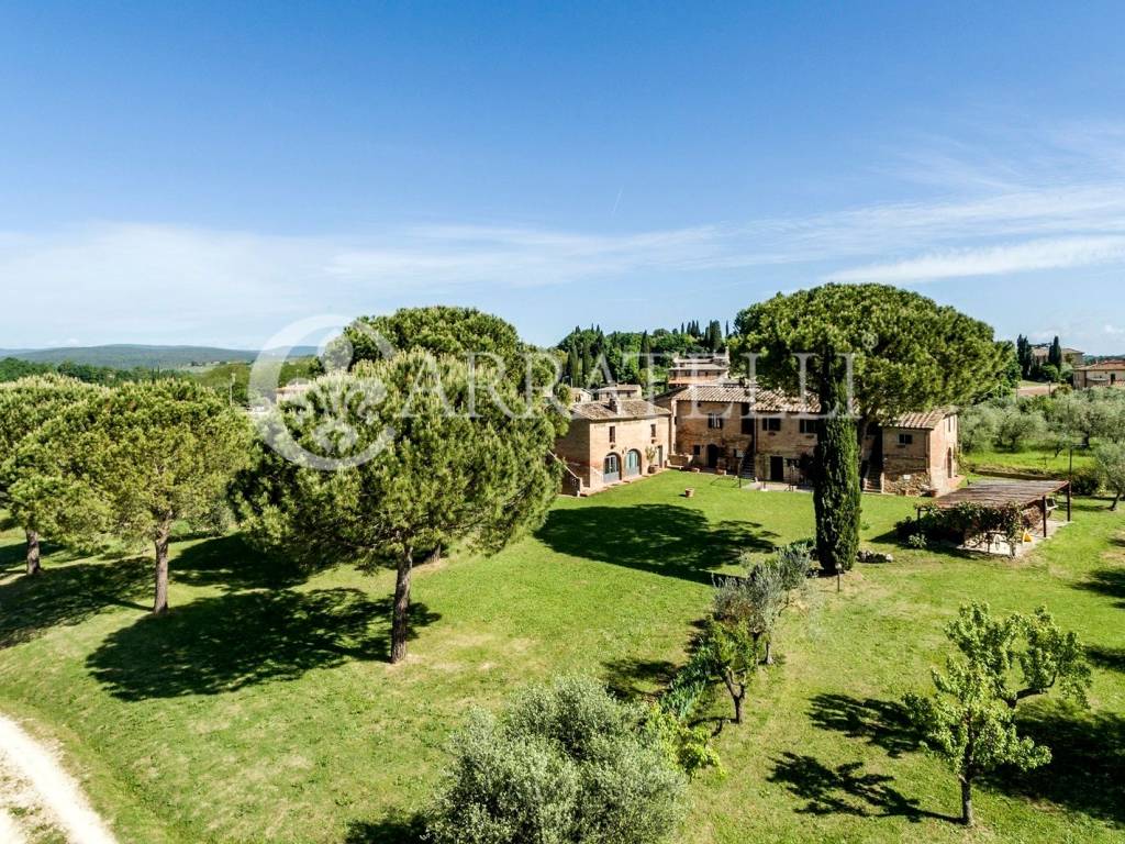 Casale in Mattoni a Siena con Piscina e Terreno, T