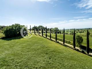 Casale in Mattoni a Siena con Piscina e Terreno, T