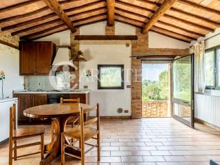 Casale in Mattoni a Siena con Piscina e Terreno, T