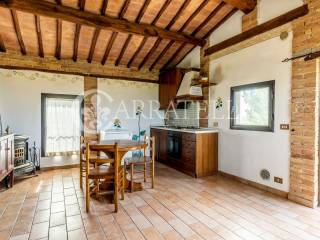 Casale in Mattoni a Siena con Piscina e Terreno, T