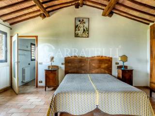 Casale in Mattoni a Siena con Piscina e Terreno, T