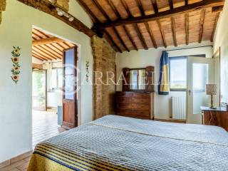 Casale in Mattoni a Siena con Piscina e Terreno, T