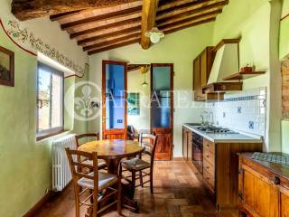 Casale in Mattoni a Siena con Piscina e Terreno, T