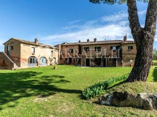 Casale in Mattoni a Siena con Piscina e Terreno, T