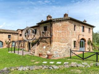 Casale in Mattoni a Siena con Piscina e Terreno, T