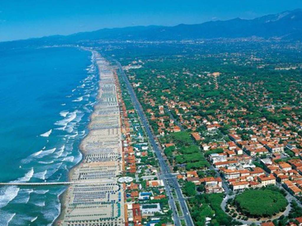 Quadrilocale piazza marconi, centro, forte dei marmi