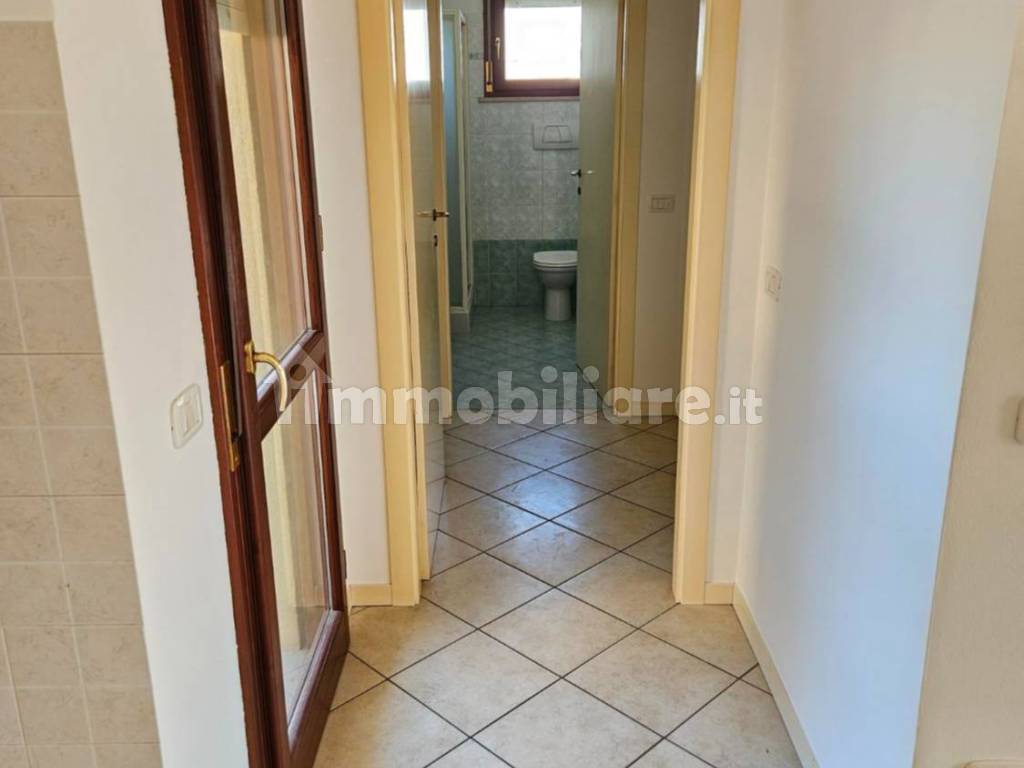 Rent Apartment Fano. 3room flat in via dello Scalo 20. Good condition