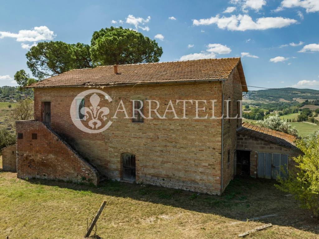 Rudere panoramico con terreno a Torrita di Siena