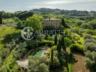 Casale con piscina e terreno a Montepulciano