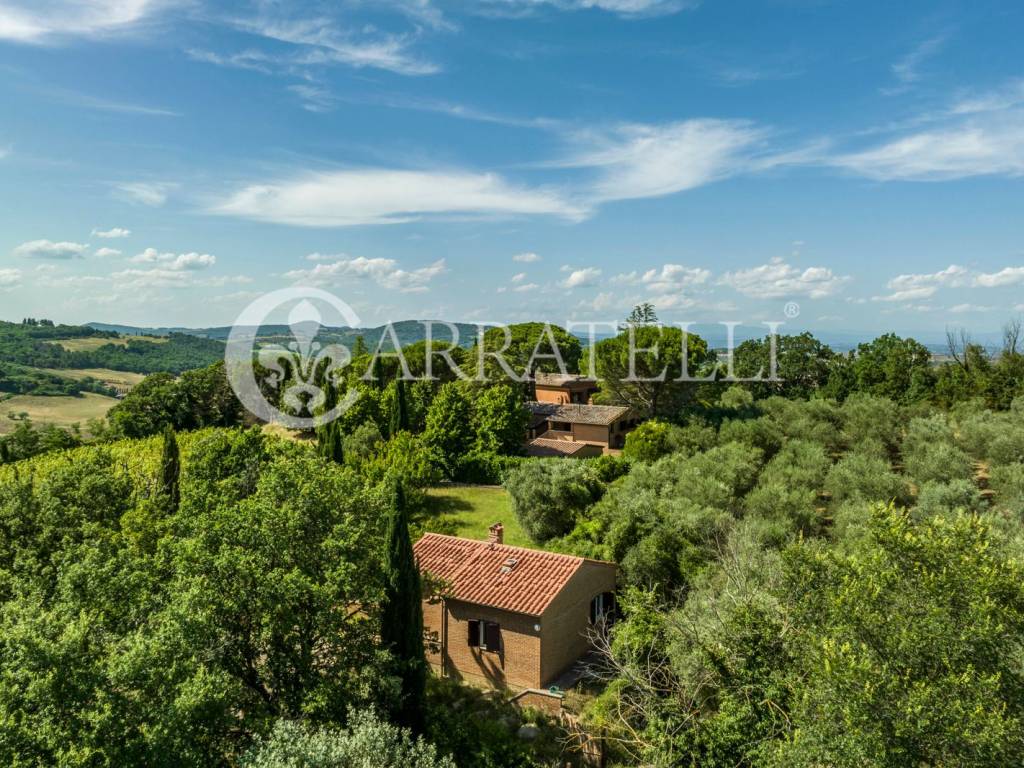 Casale con due dependance a Montepulciano