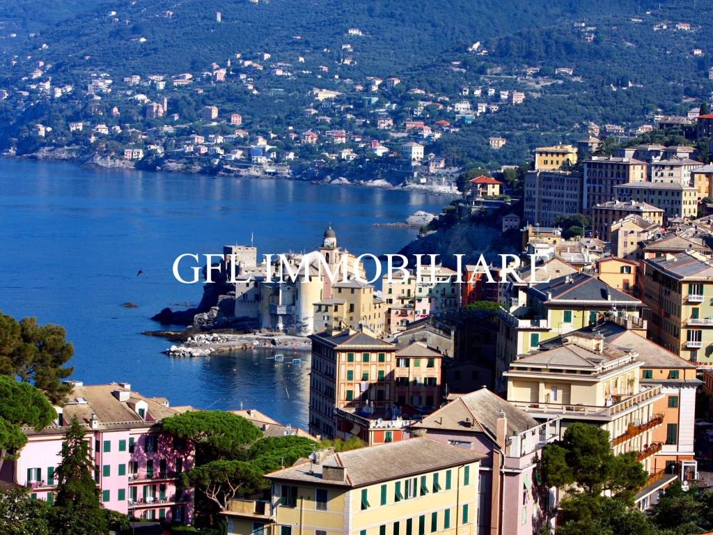 Appartamento buono stato, quinto piano, centro, camogli