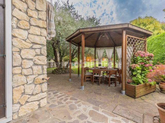 gazebo e giardino