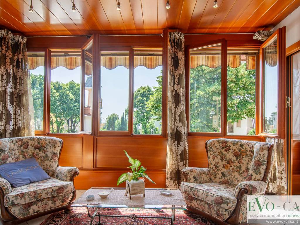 Camera da letto con veranda