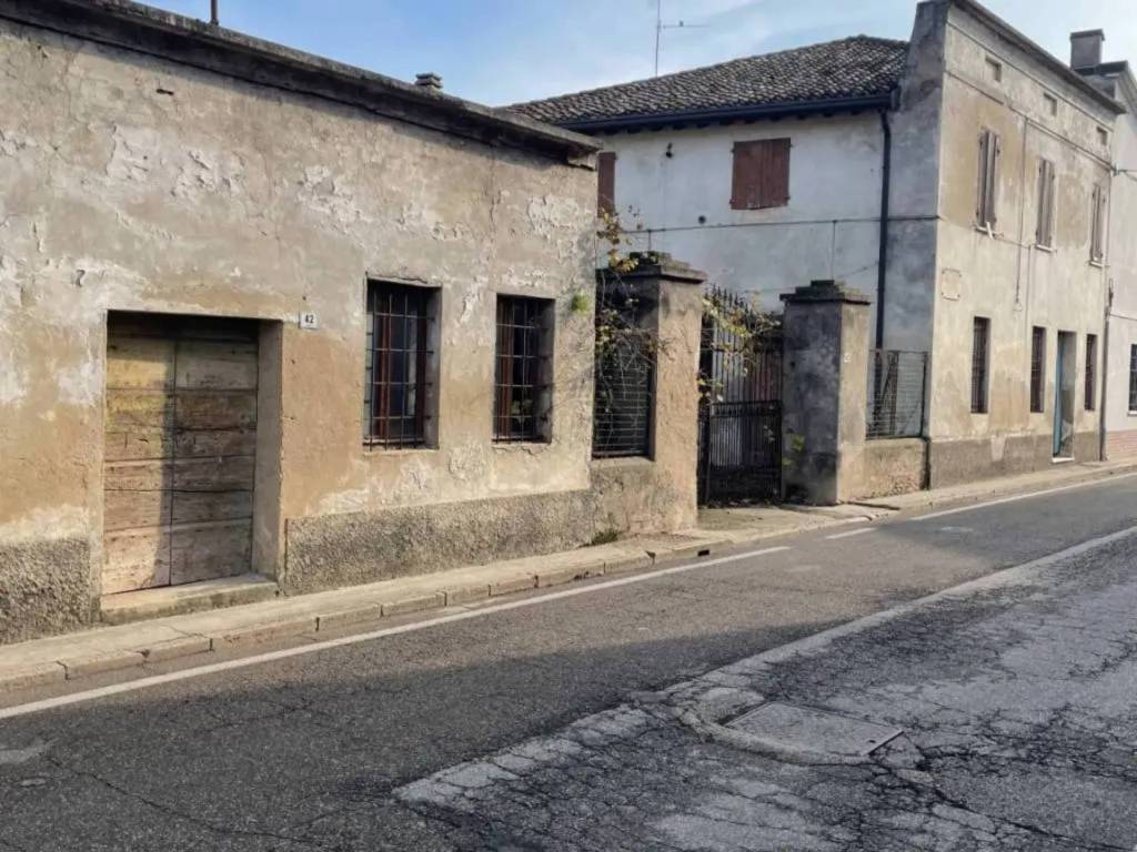 Casale viale fiume, valletta paiolo, mantova