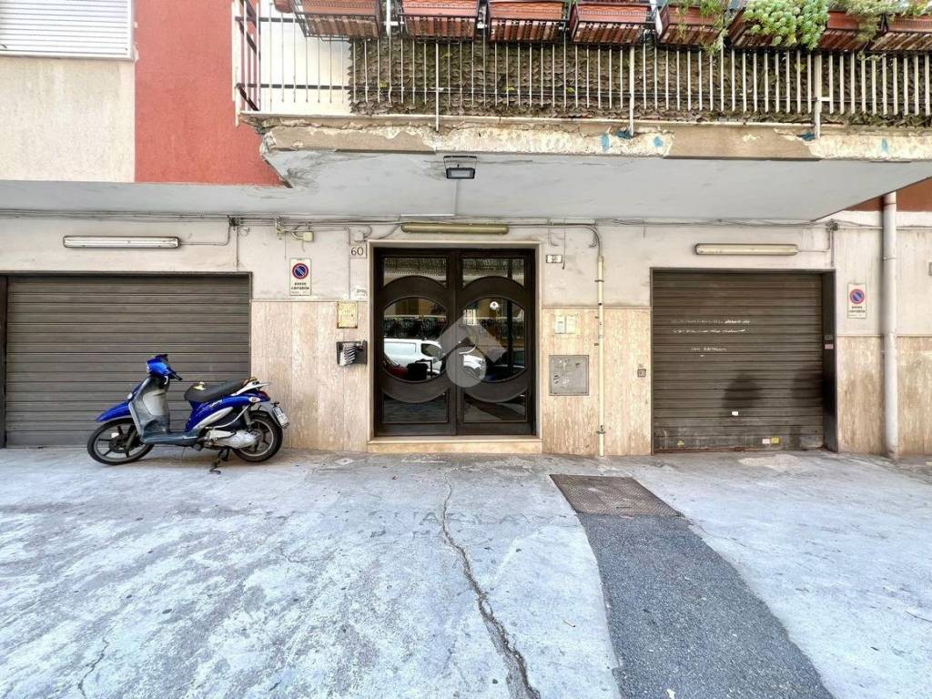 Trilocale via sandro botticelli 60, pianura, napoli