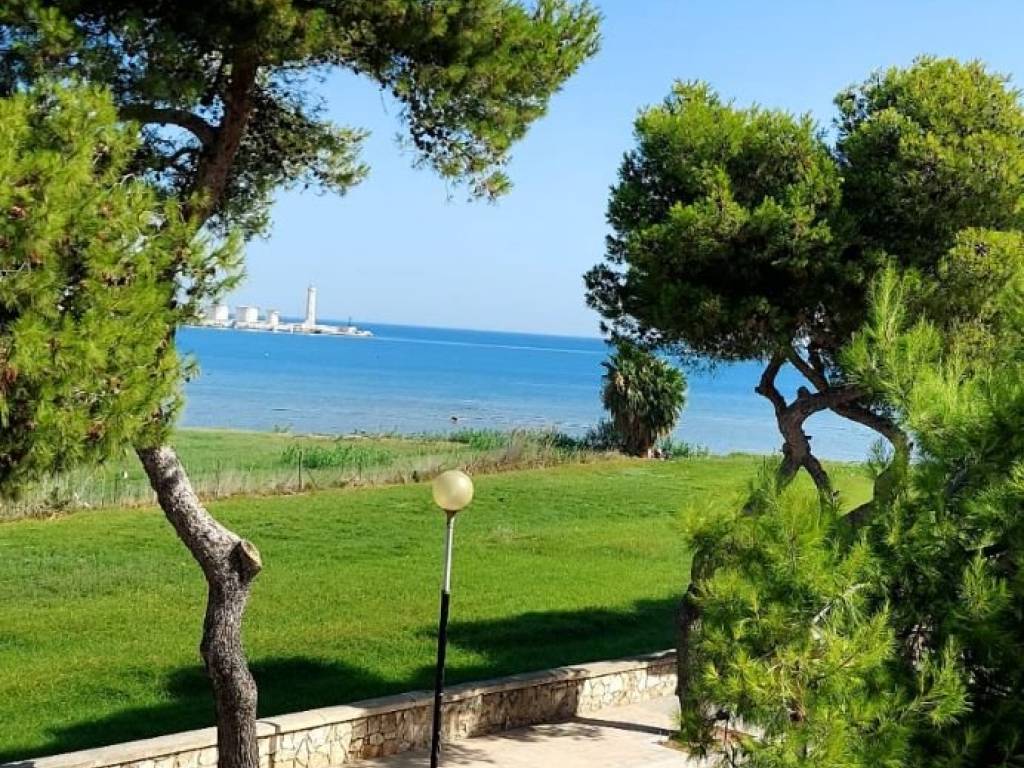 Trilocale viale regina elena 18, via trani - madonna dello sterpeto, barletta