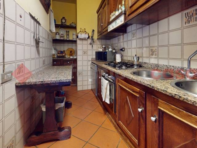 Lucca-Via-Bastia-126-Kitchen.jpg